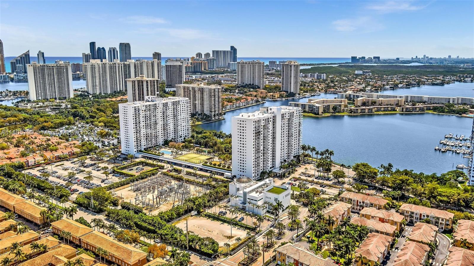 ADMIRALS PORT CONDO - WEST - Residential