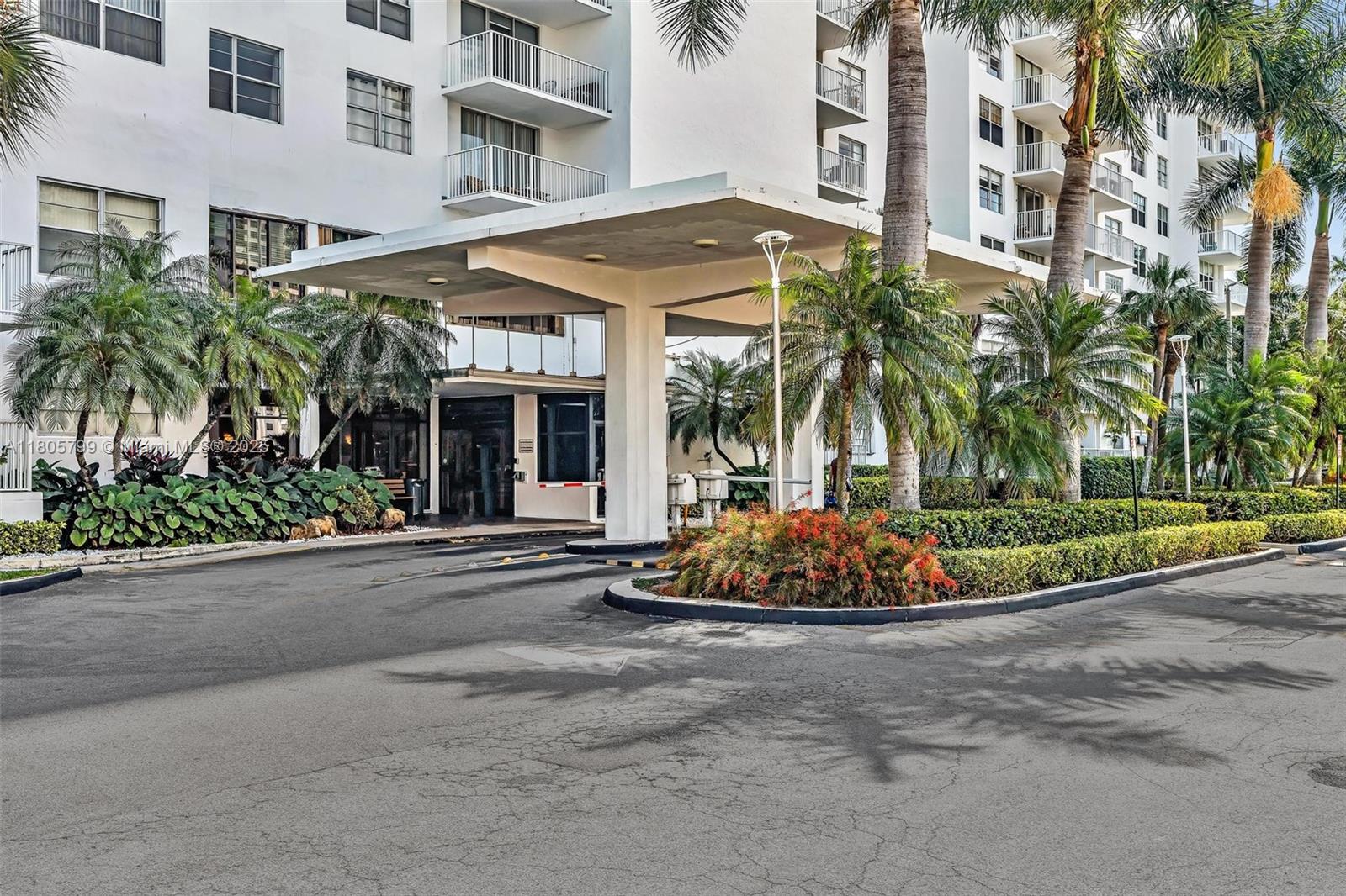 ADMIRALS PORT CONDO - WEST - Residential