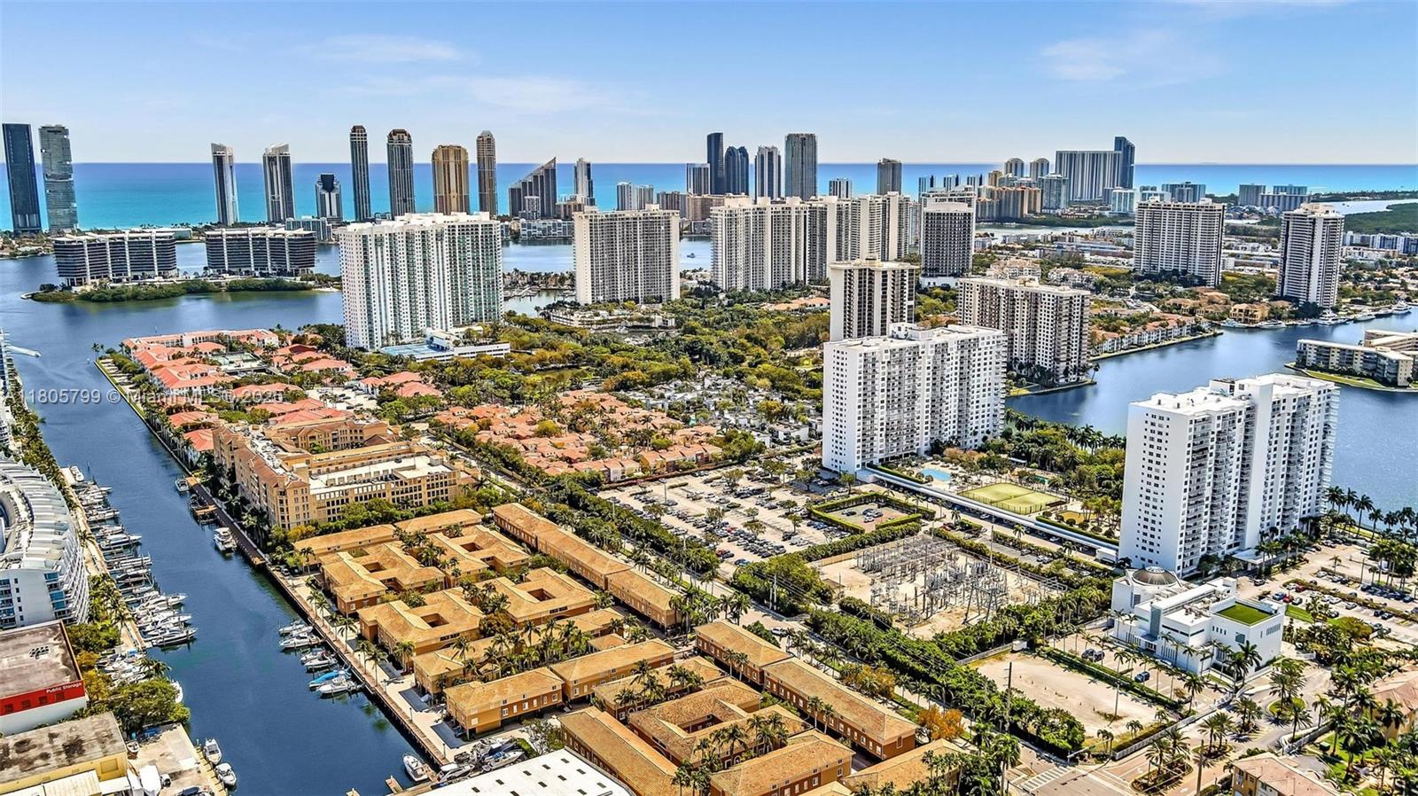 ADMIRALS PORT CONDO - WEST - Residential