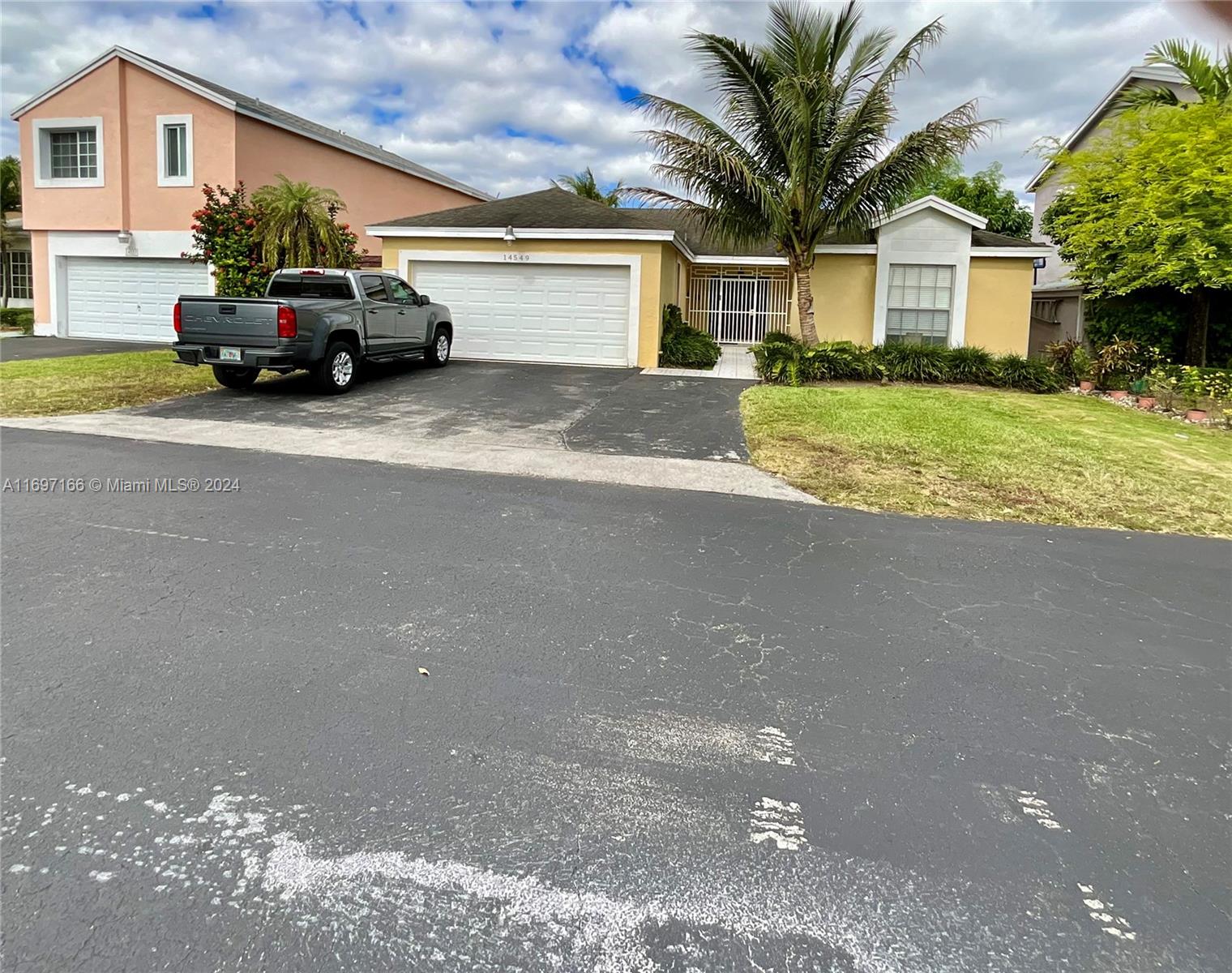 14549 Sw 95th Ln Ln, Miami, Broward County, Florida - 3 Bedrooms  
2 Bathrooms - 