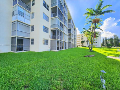 Photo of 2855 Leonard Dr #H205, Aventura, FL 33160 (MLS # A11888983)