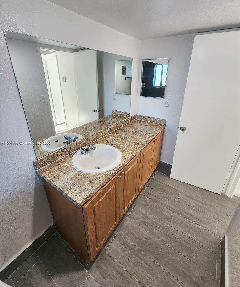 A A DOOLEY SUB - Residential Lease