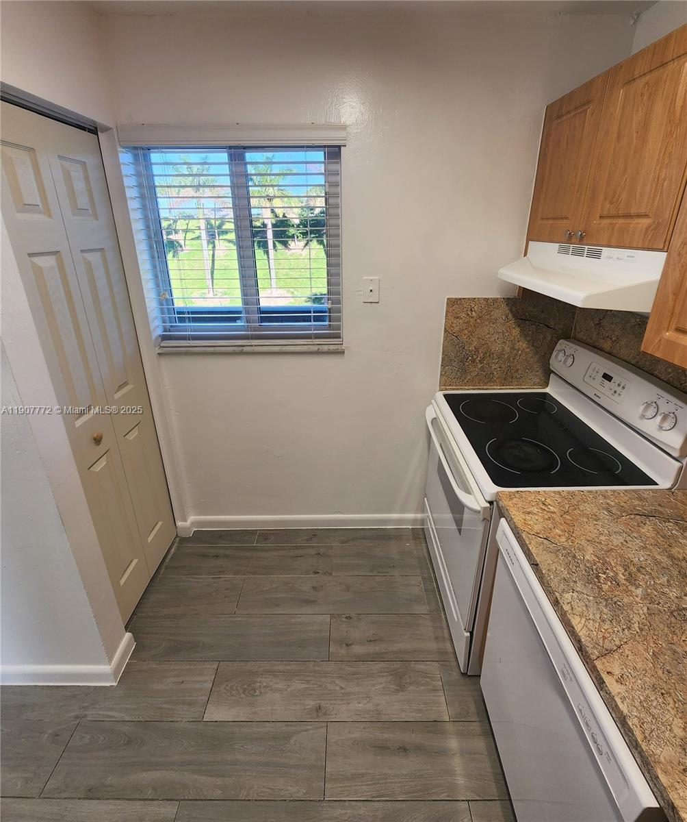 A A DOOLEY SUB - Residential Lease