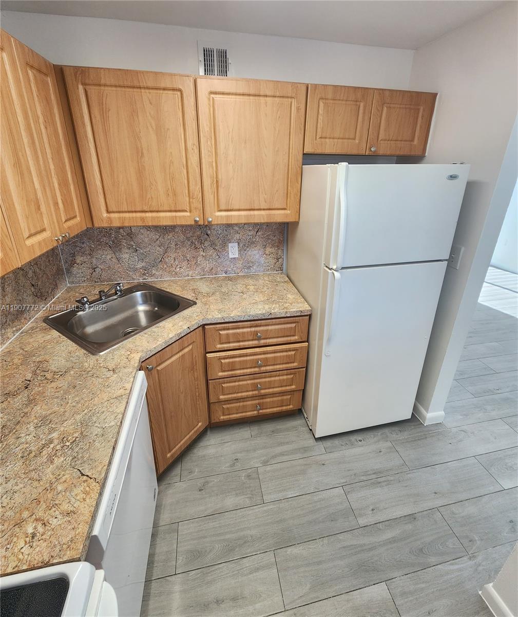 A A DOOLEY SUB - Residential Lease