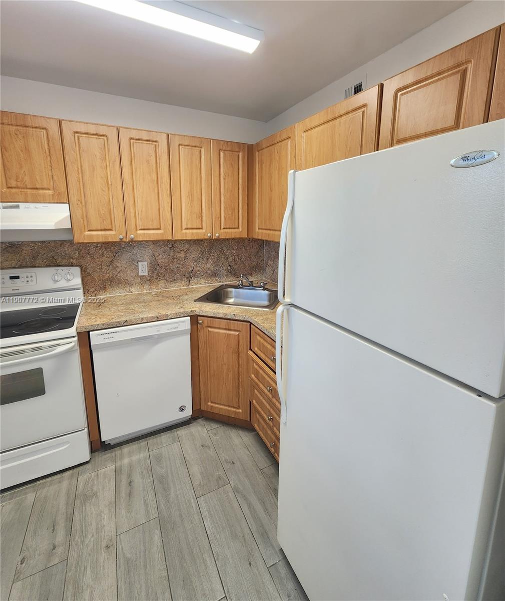 A A DOOLEY SUB - Residential Lease