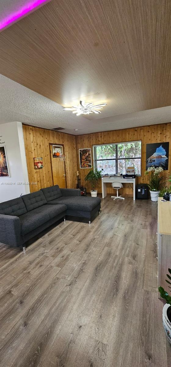 HIBISCUS GARDENS AMENDED - Residential Lease