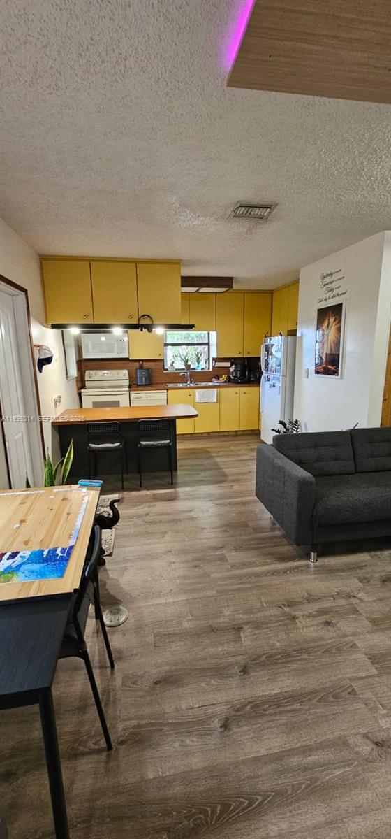 HIBISCUS GARDENS AMENDED - Residential Lease