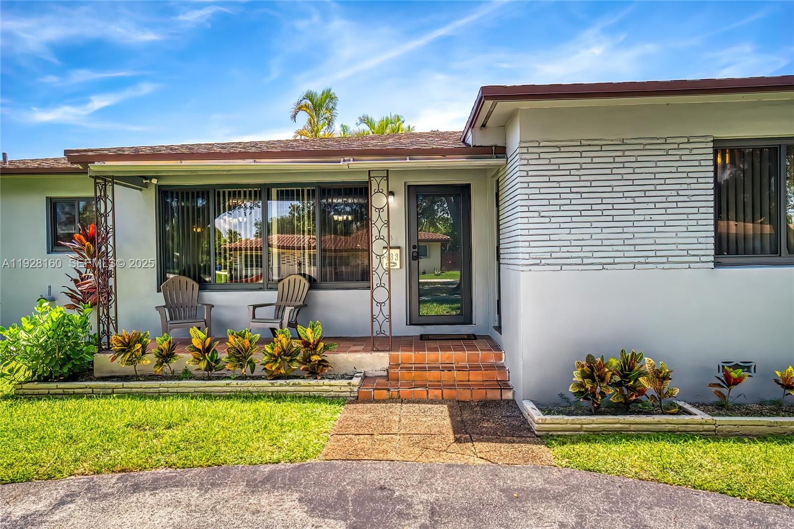 HOLLYWOOD LITTLE RANCHES - Residential