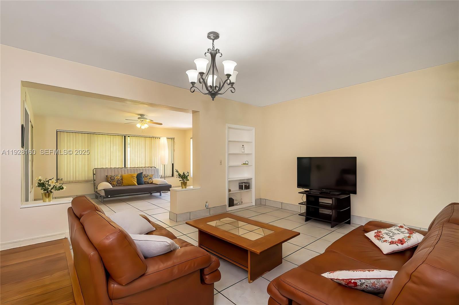 HOLLYWOOD LITTLE RANCHES - Residential