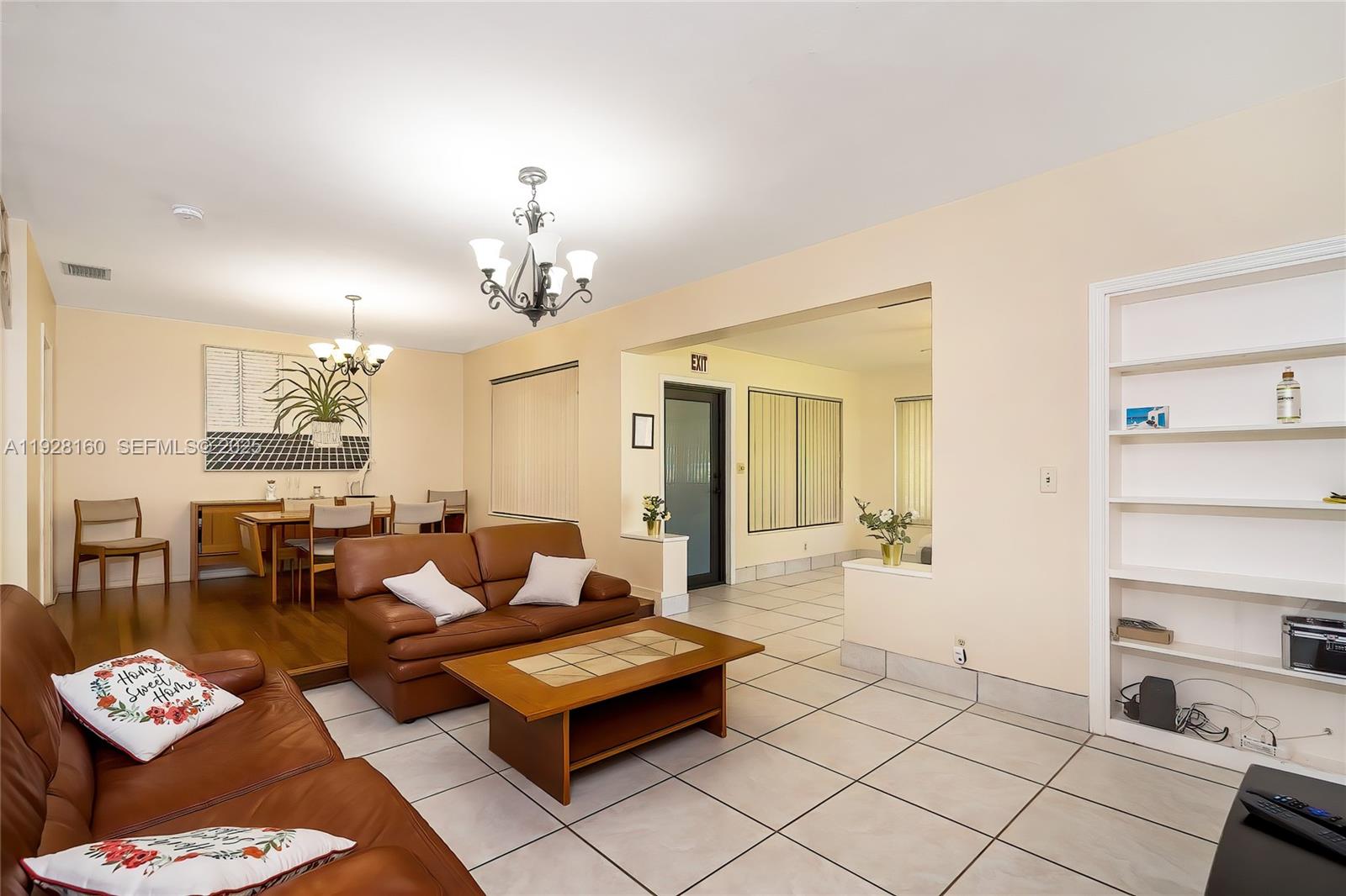 HOLLYWOOD LITTLE RANCHES - Residential