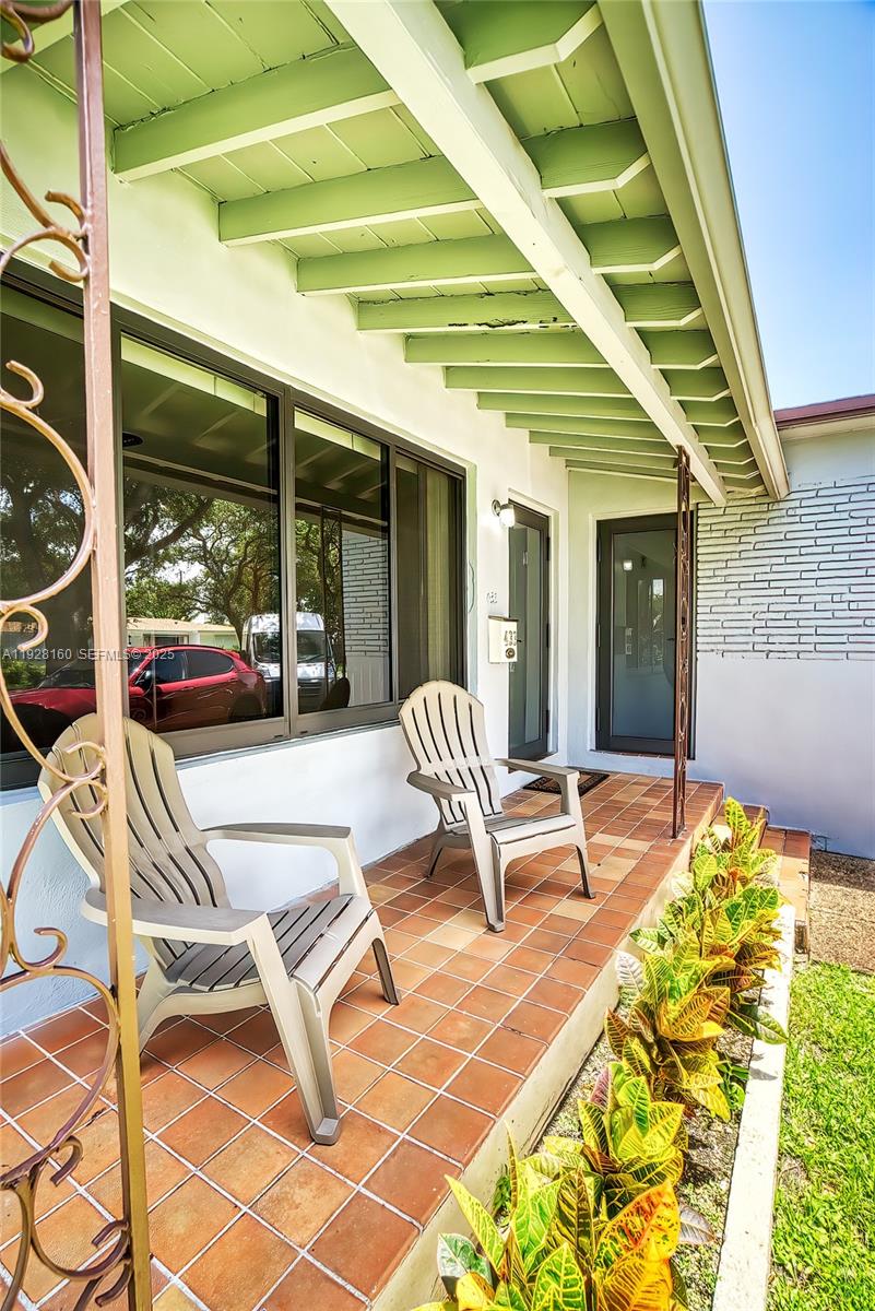 HOLLYWOOD LITTLE RANCHES - Residential