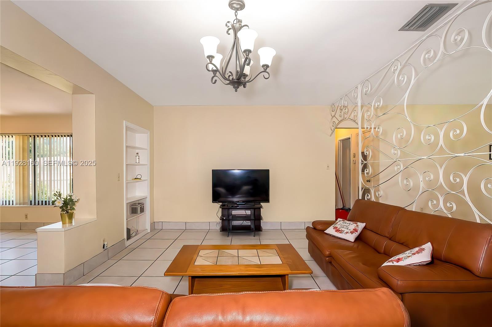 HOLLYWOOD LITTLE RANCHES - Residential