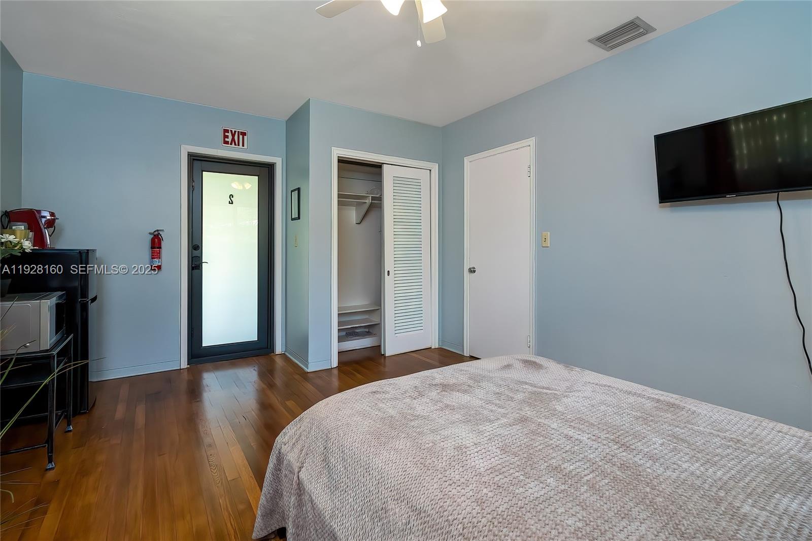 HOLLYWOOD LITTLE RANCHES - Residential