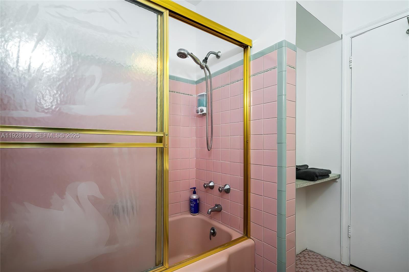 HOLLYWOOD LITTLE RANCHES - Residential