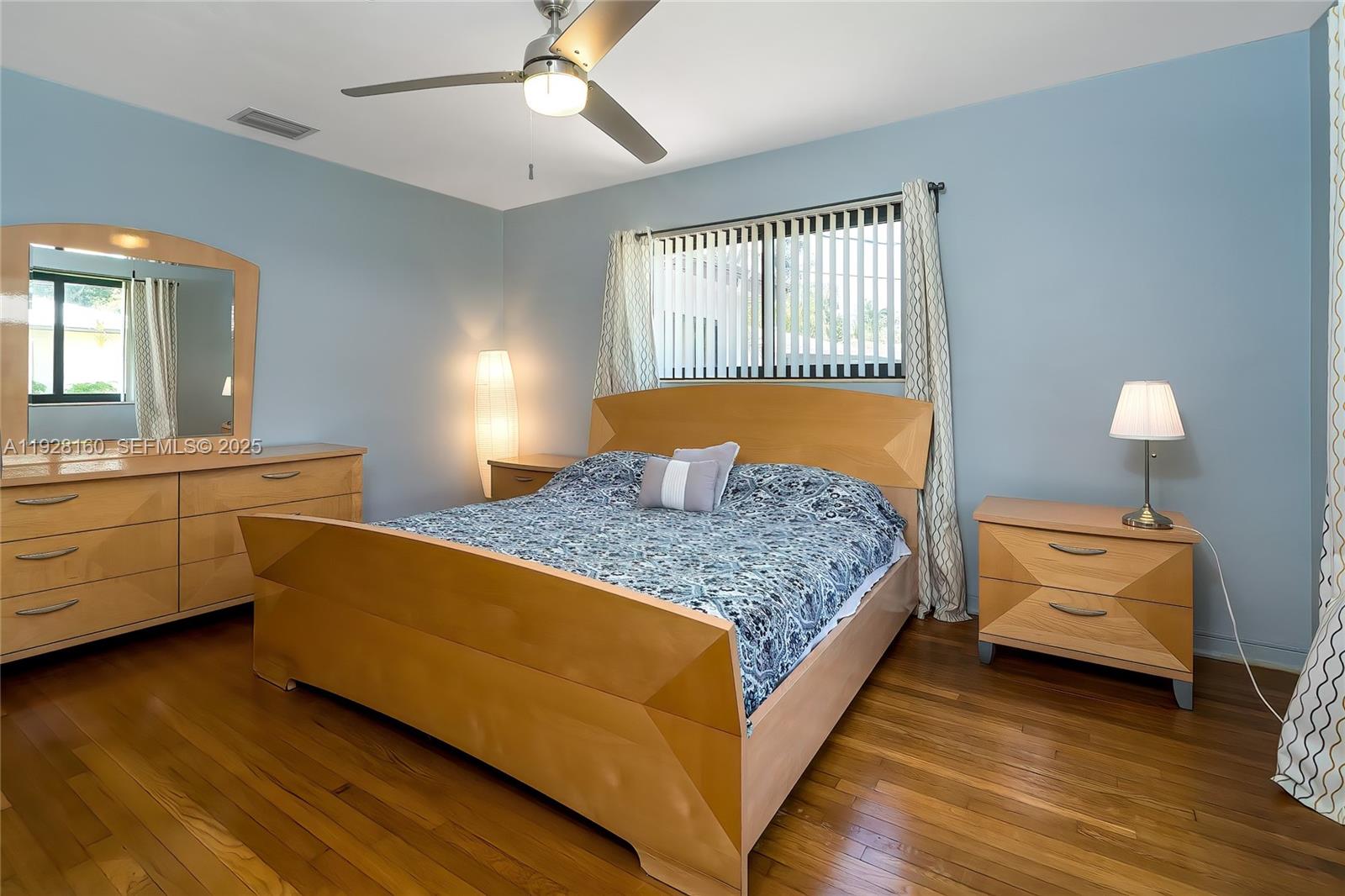 HOLLYWOOD LITTLE RANCHES - Residential