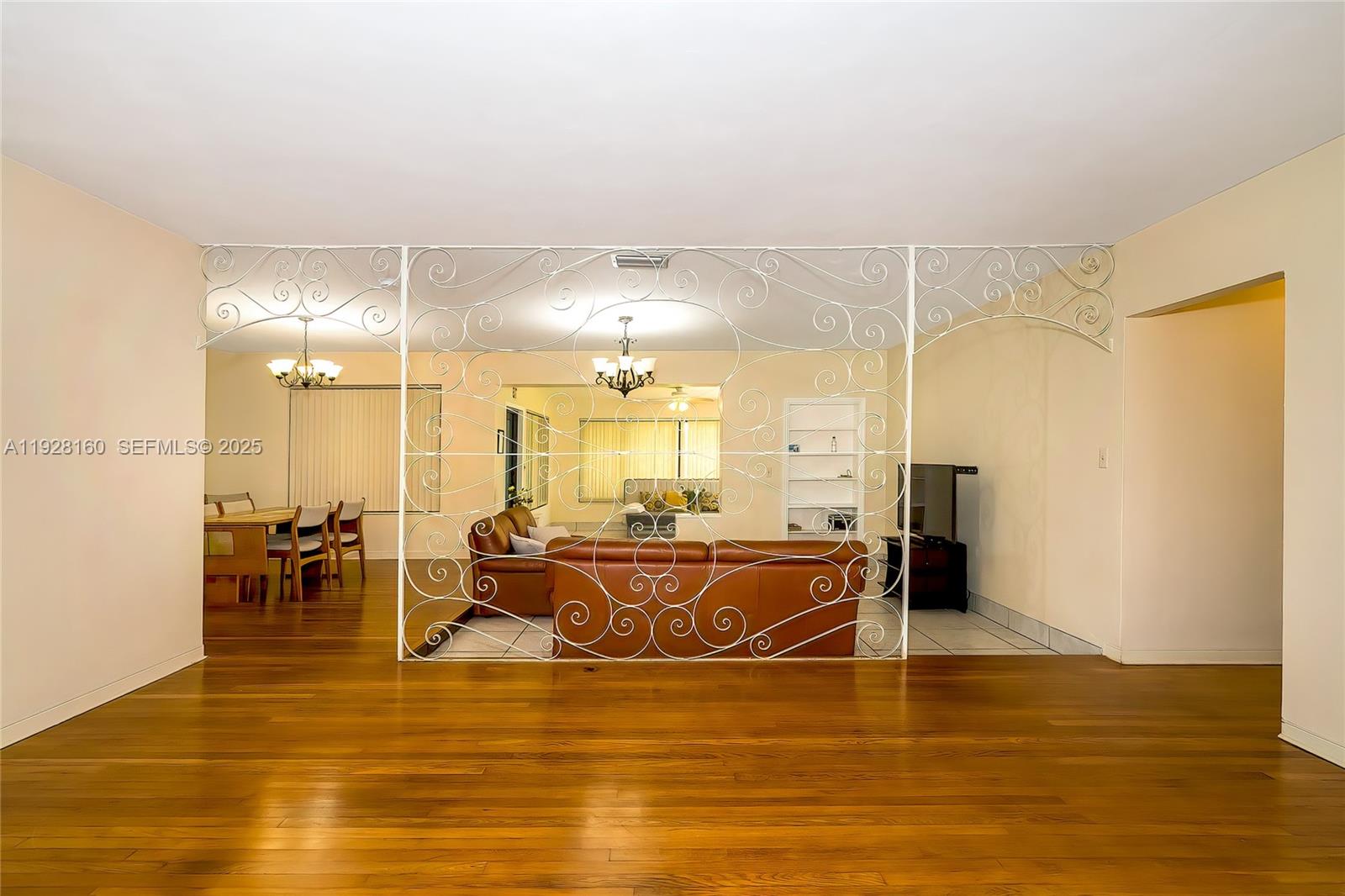 HOLLYWOOD LITTLE RANCHES - Residential