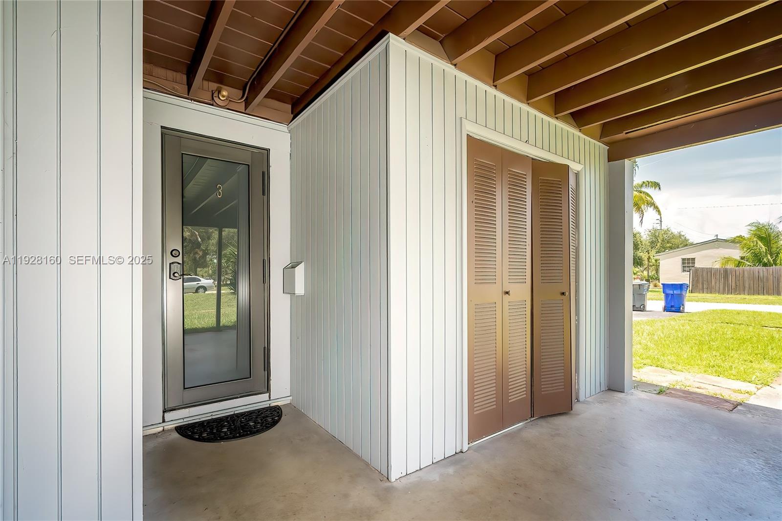 HOLLYWOOD LITTLE RANCHES - Residential