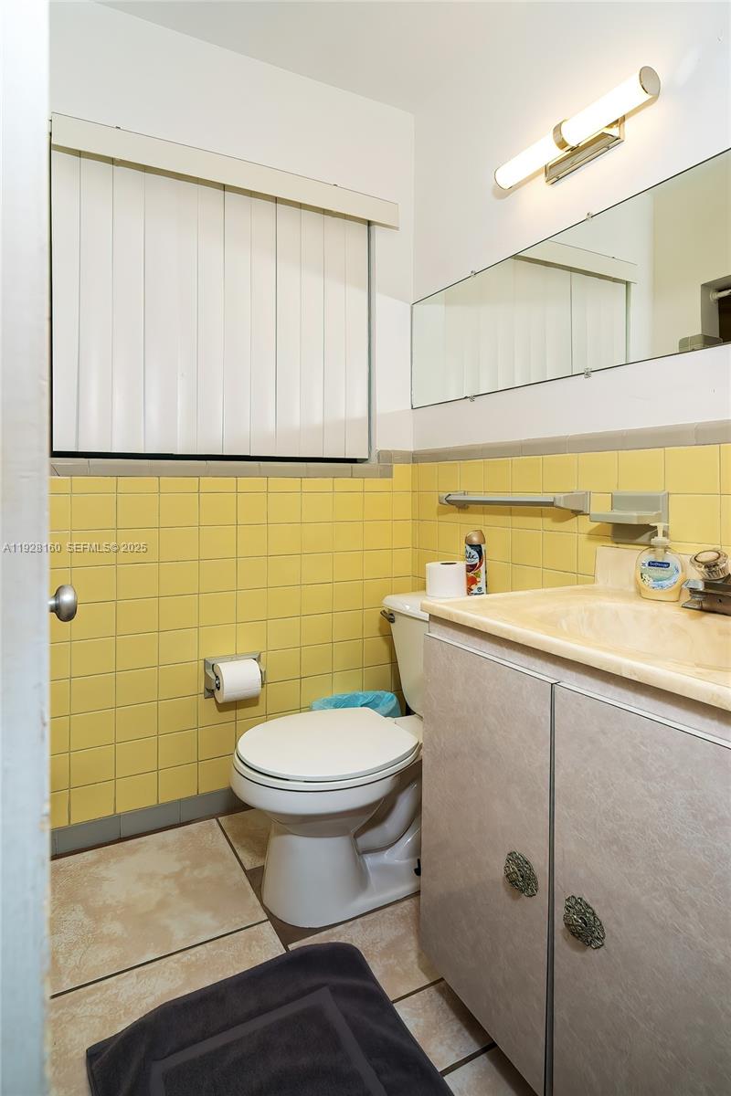 HOLLYWOOD LITTLE RANCHES - Residential