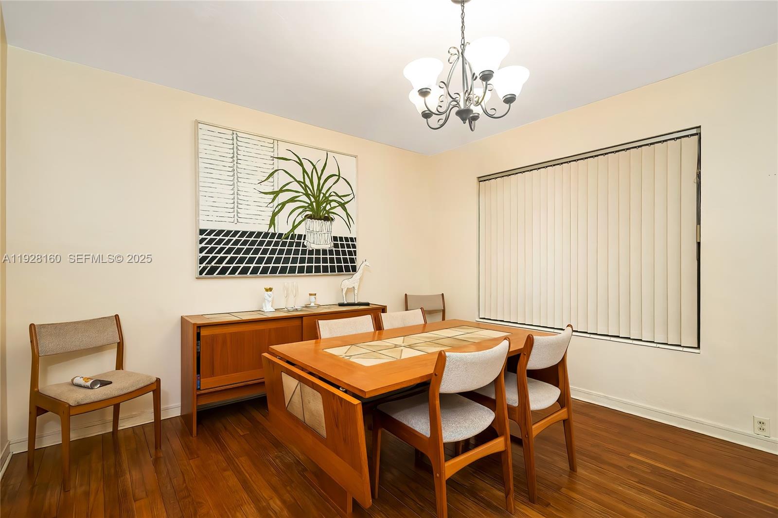 HOLLYWOOD LITTLE RANCHES - Residential