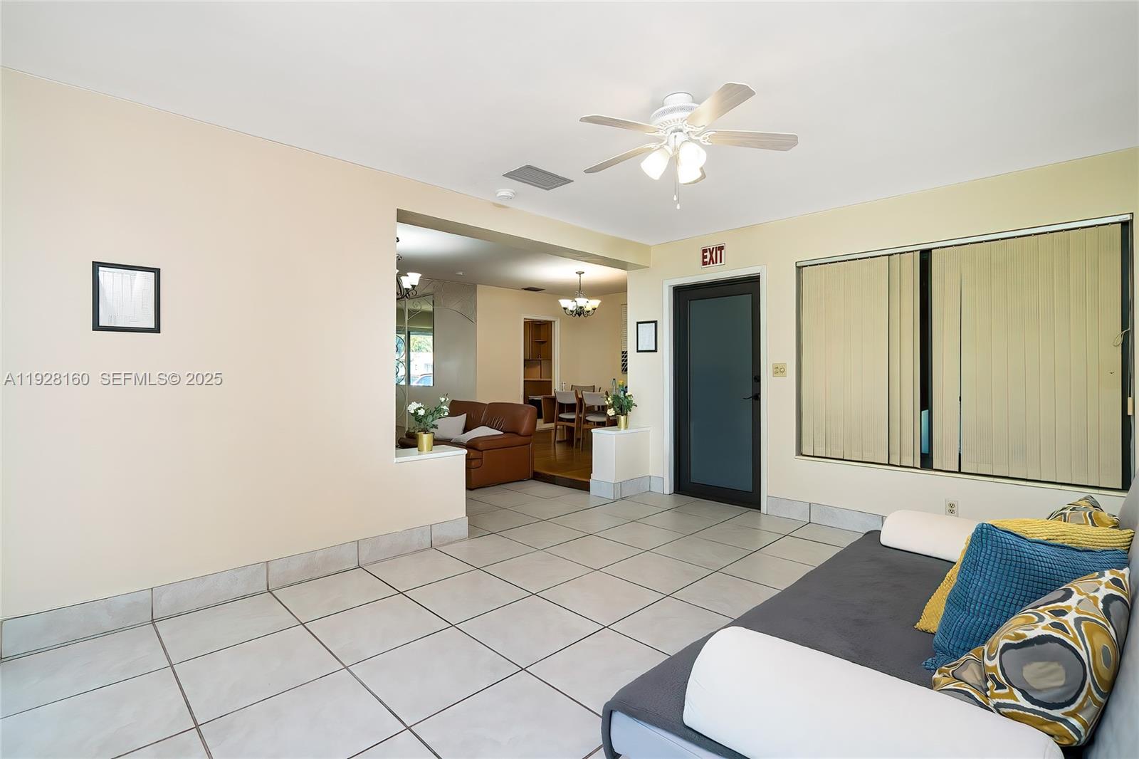 HOLLYWOOD LITTLE RANCHES - Residential