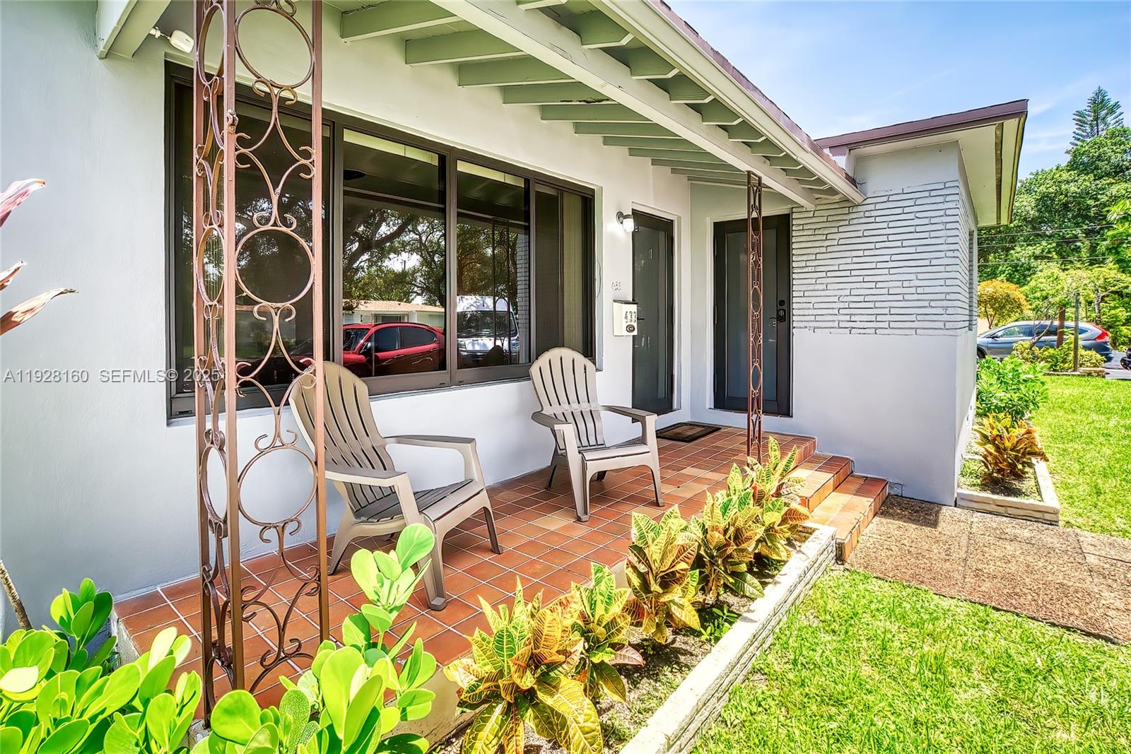 HOLLYWOOD LITTLE RANCHES - Residential