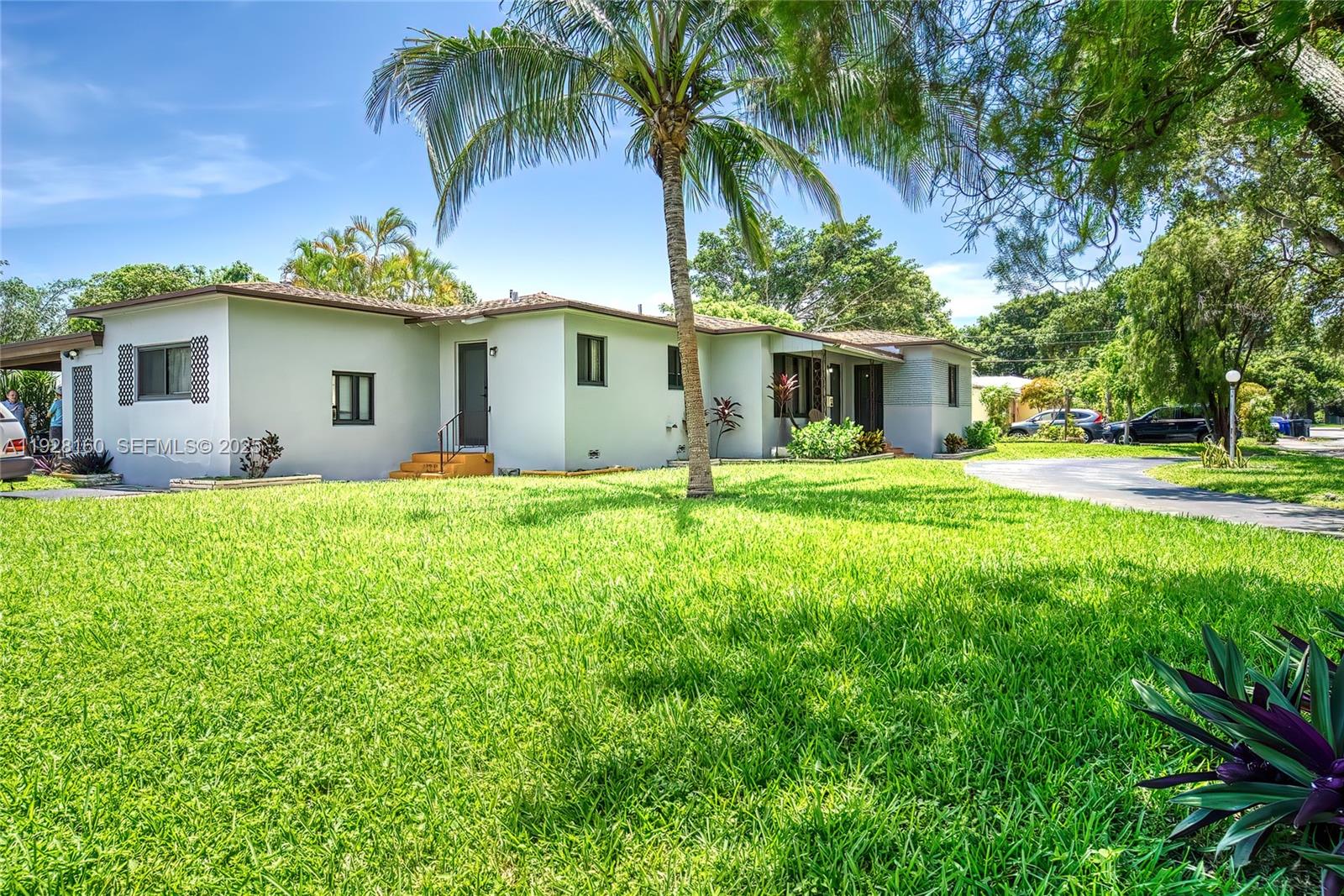 HOLLYWOOD LITTLE RANCHES - Residential