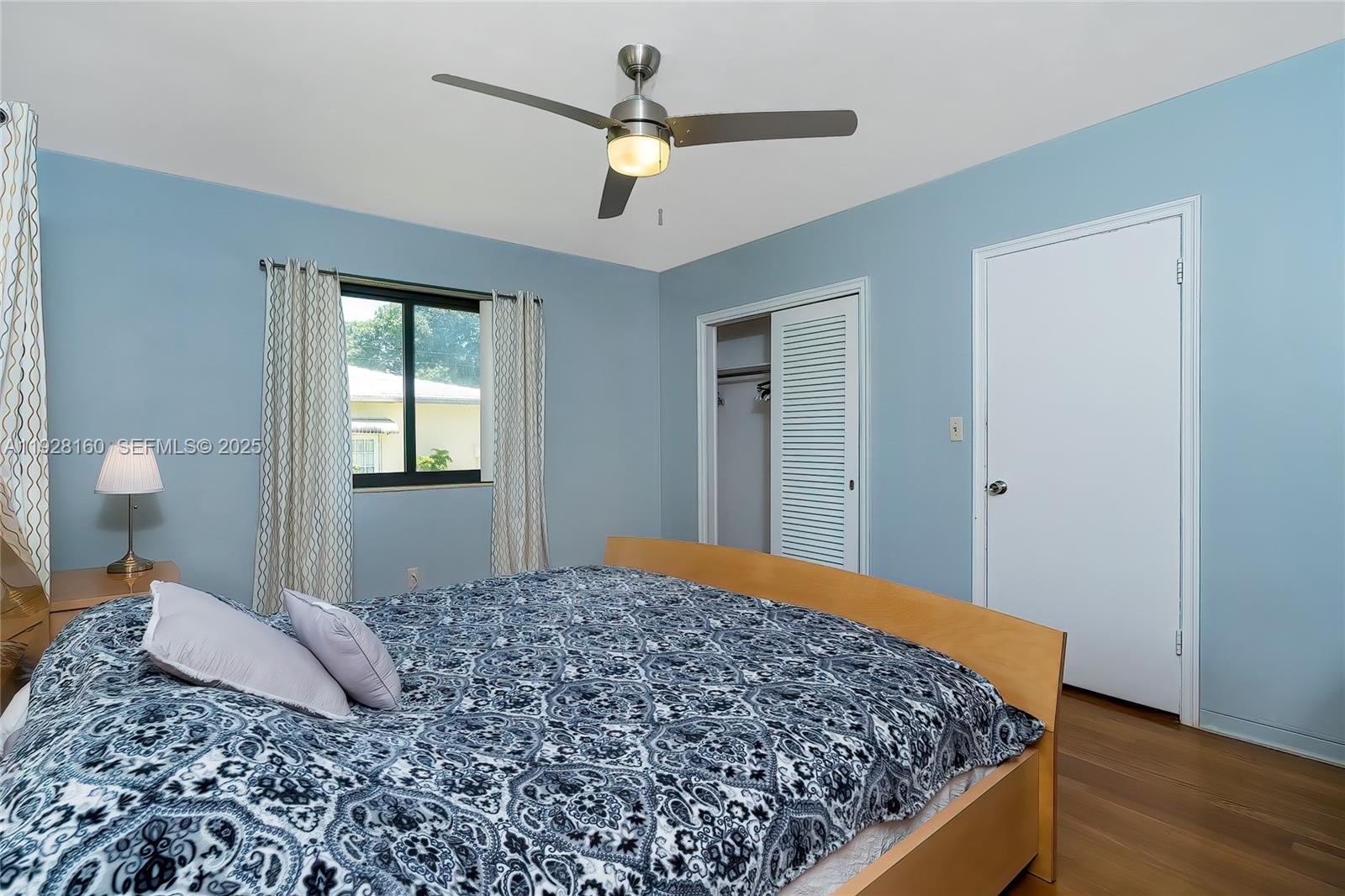 HOLLYWOOD LITTLE RANCHES - Residential