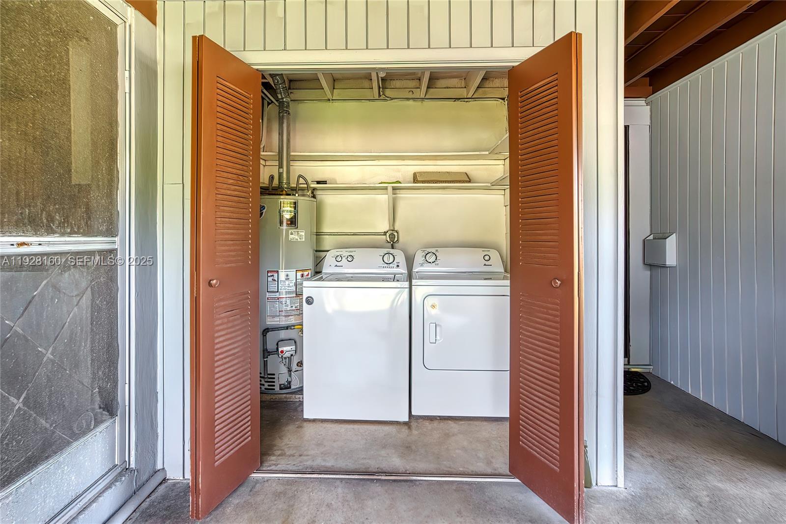 HOLLYWOOD LITTLE RANCHES - Residential