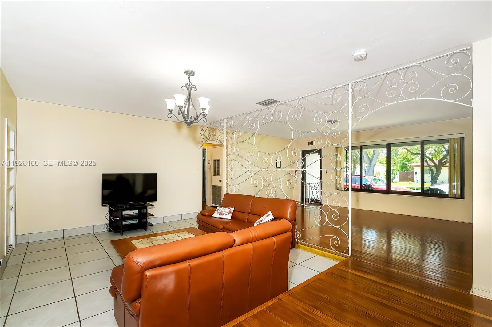 HOLLYWOOD LITTLE RANCHES - Residential