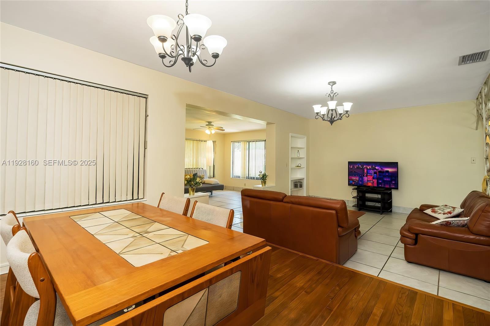 HOLLYWOOD LITTLE RANCHES - Residential