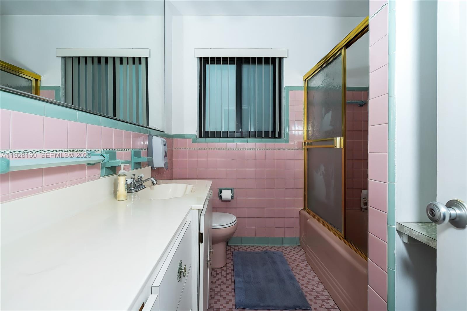 HOLLYWOOD LITTLE RANCHES - Residential