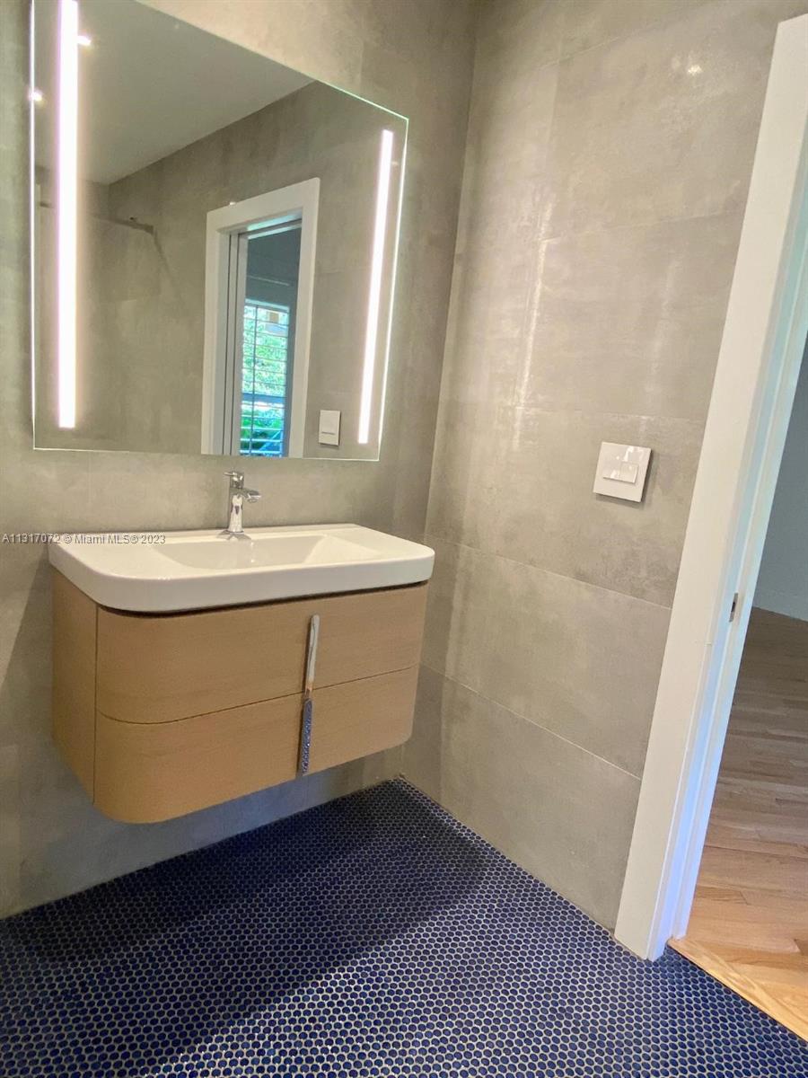 PINECREST GROVE - Residential