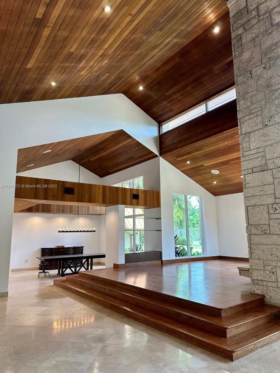 PINECREST GROVE - Residential