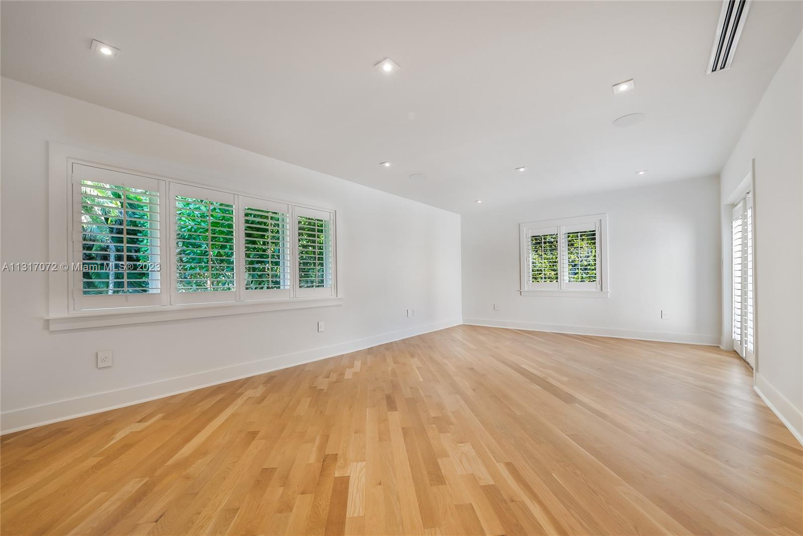 PINECREST GROVE - Residential