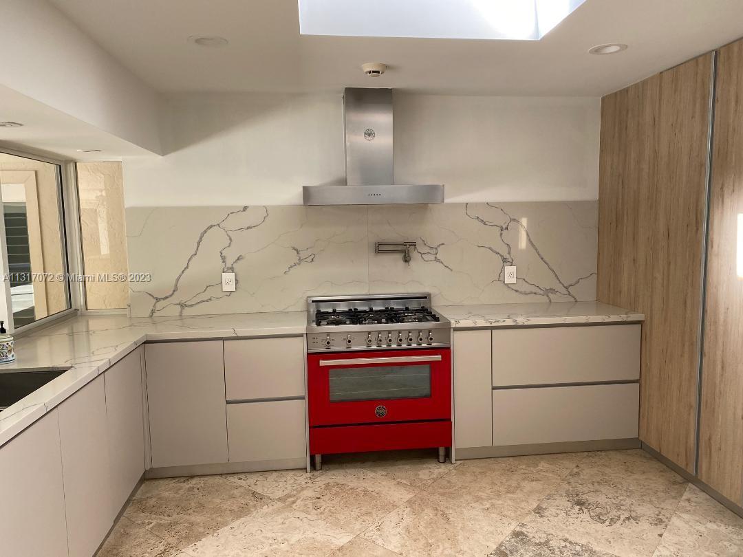 PINECREST GROVE - Residential