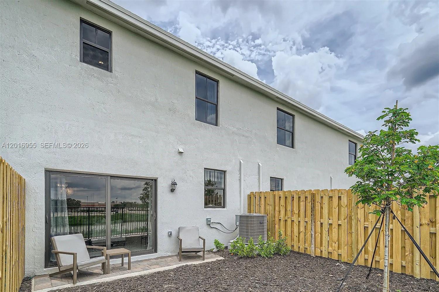MIAMI LAND AND DEVELOPMEN - Residential Lease