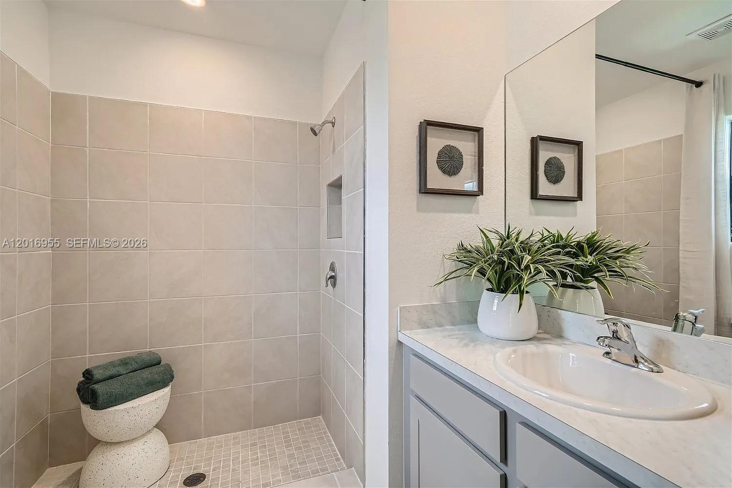 MIAMI LAND AND DEVELOPMEN - Residential Lease