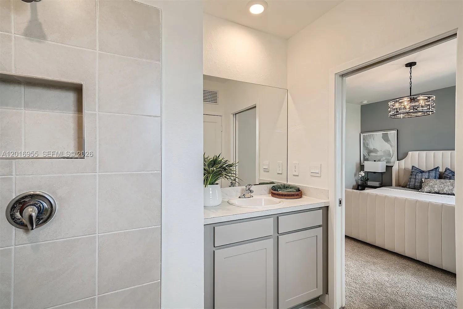 MIAMI LAND AND DEVELOPMEN - Residential Lease