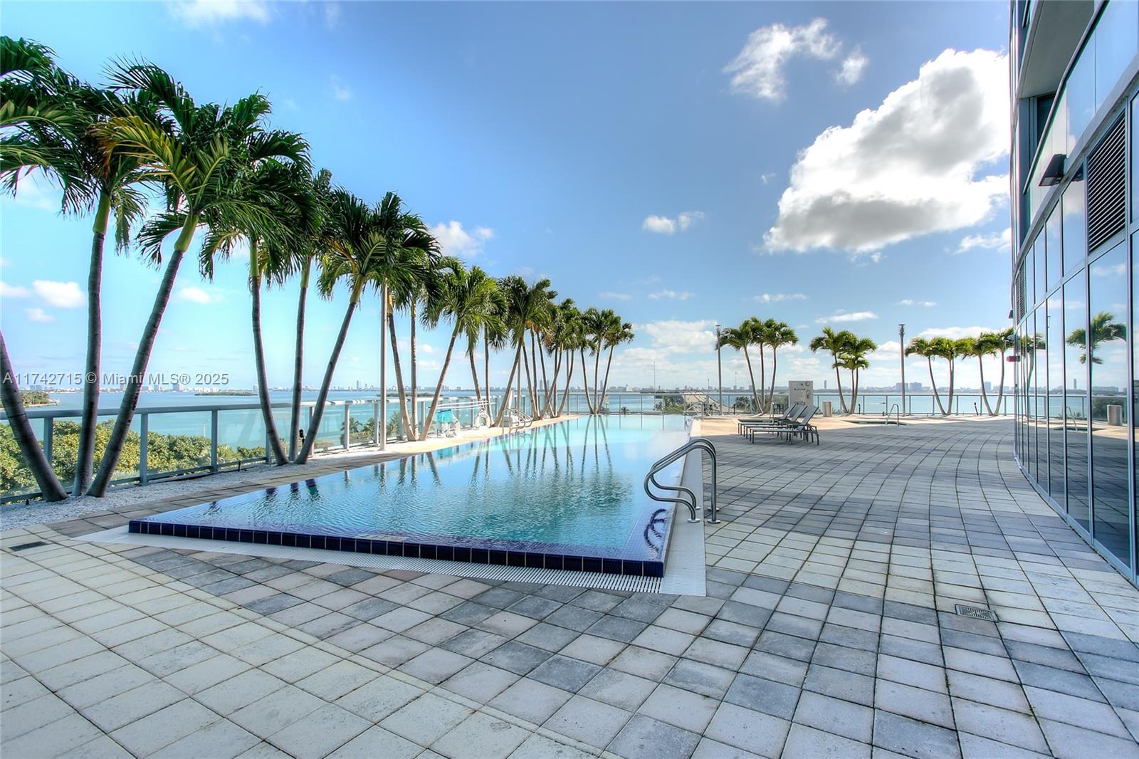 BLUE CONDO - Residential Lease