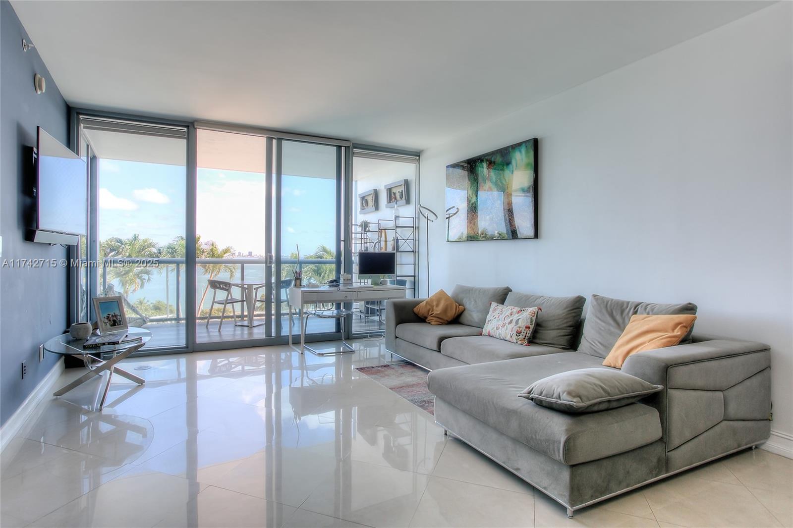 BLUE CONDO - Residential Lease