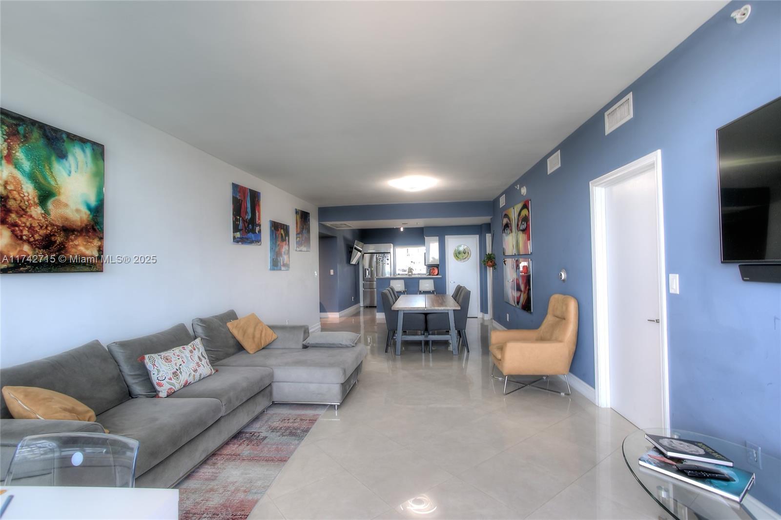 BLUE CONDO - Residential Lease