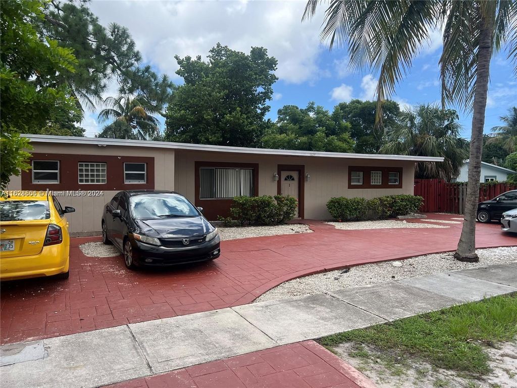 Photo of 1809 SW 10th St #1, Fort Lauderdale, FL 33312 (MLS # A11628506)