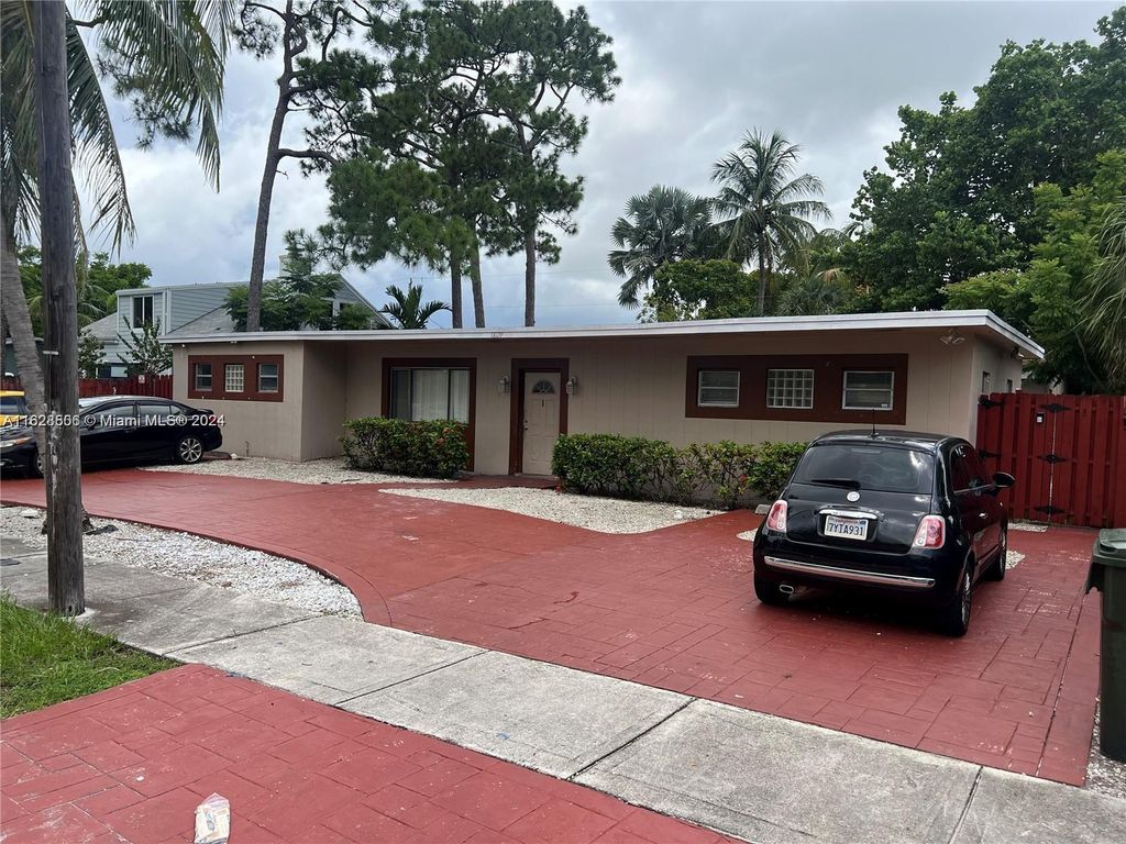 Photo of 1809 SW 10th St #1, Fort Lauderdale, FL 33312 (MLS # A11628506)