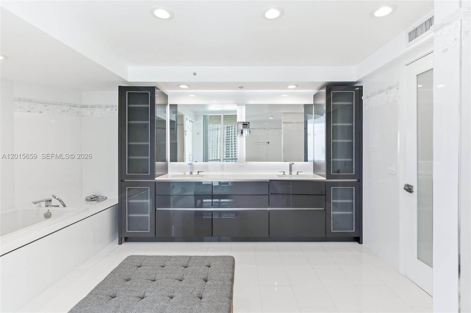 OCEANIA IV CONDO - Residential