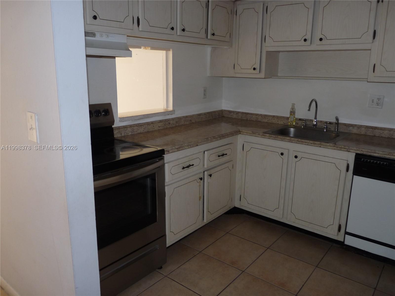 PROMENADE AT KENDALE LAKE - Residential Lease