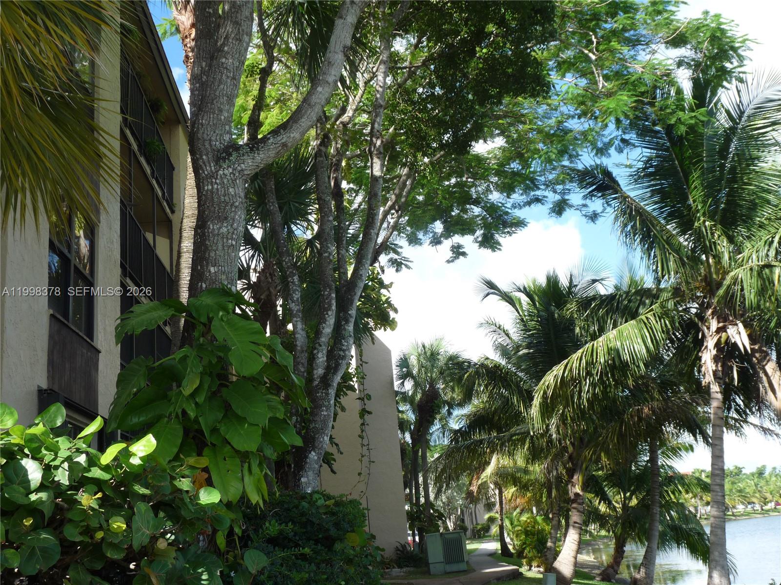 PROMENADE AT KENDALE LAKE - Residential Lease