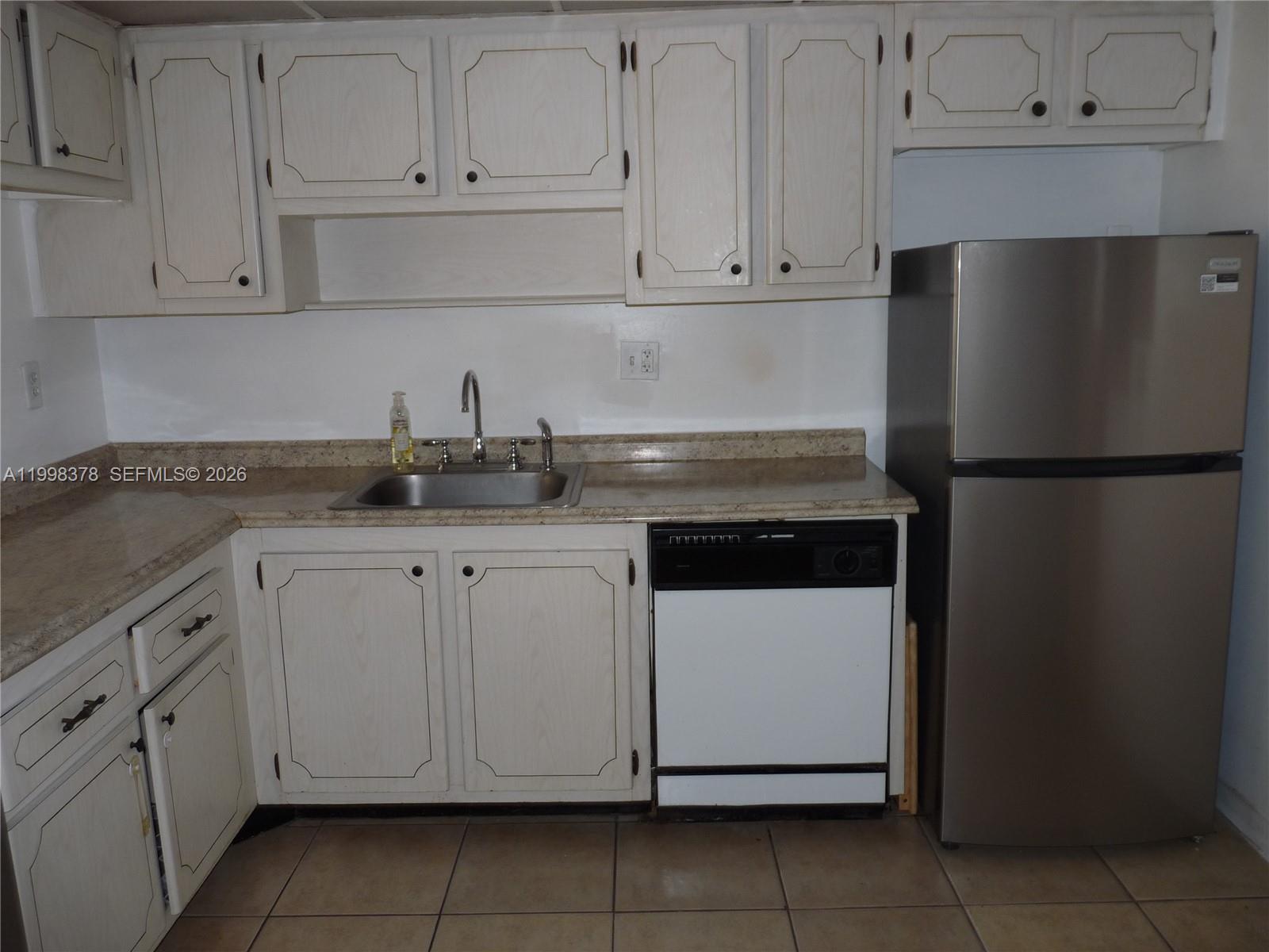 PROMENADE AT KENDALE LAKE - Residential Lease