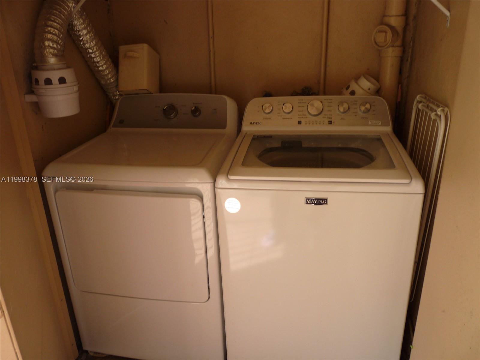 PROMENADE AT KENDALE LAKE - Residential Lease