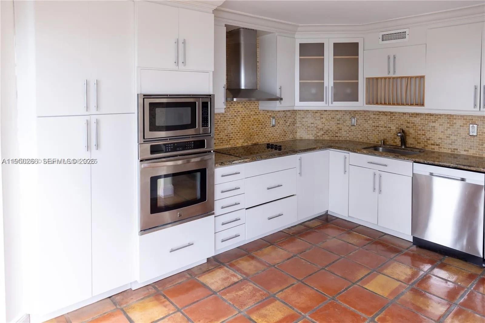 6423 Collins Ave 1101