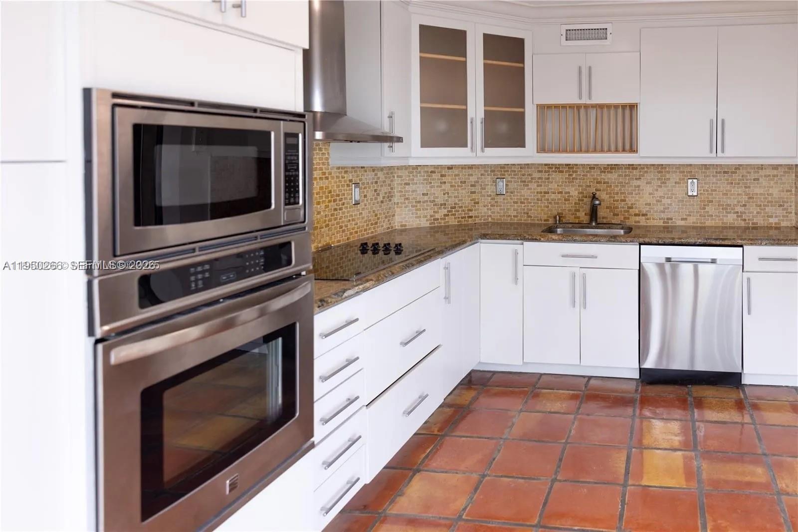 6423 Collins Ave 1101